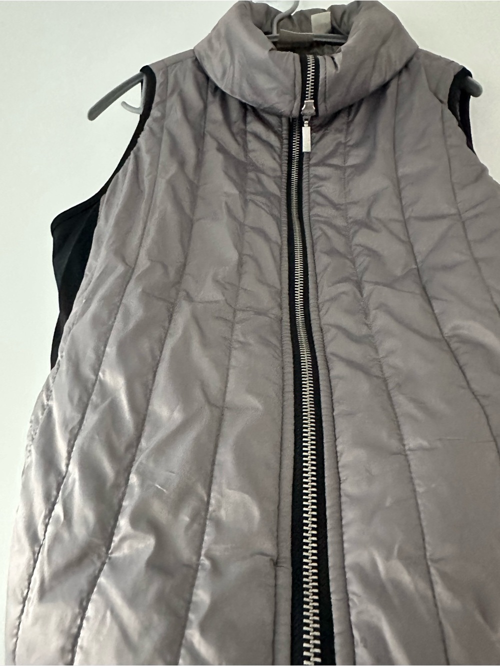 Zenergy by Chico’s Quilted Puffer Vest Size 0 Silver Gray Black Full Zip - Picture 3 of 14